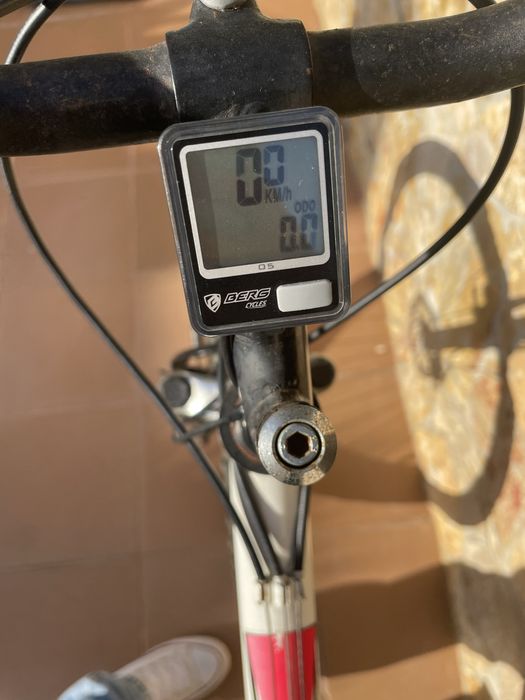 Bicicleta de Montanha GKX com Suspensão Total e Conta-Quilómetros