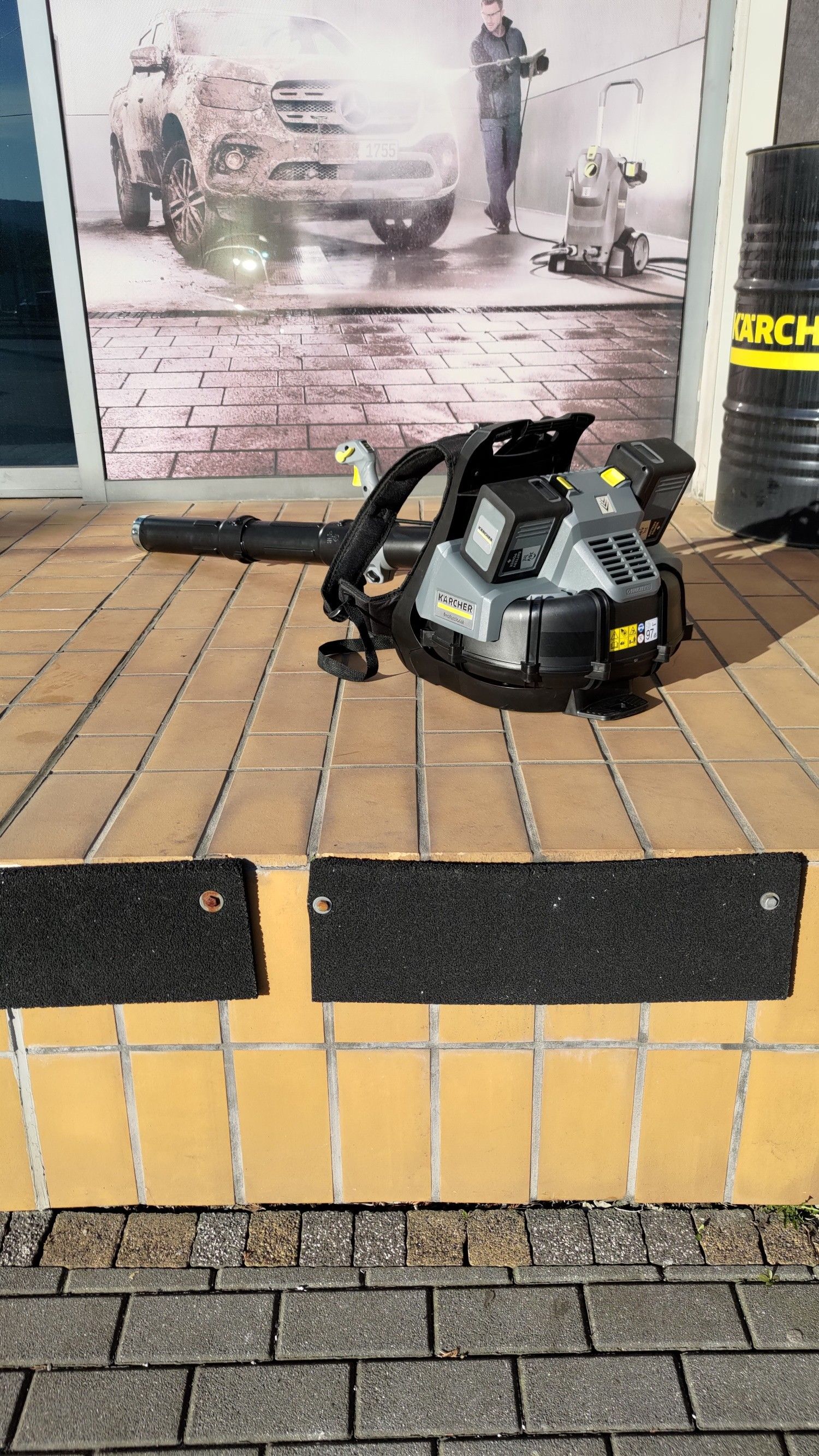 Akumulatorowa plecakowa dmuchawa do liści LBB 1060/36 Bp Karcher