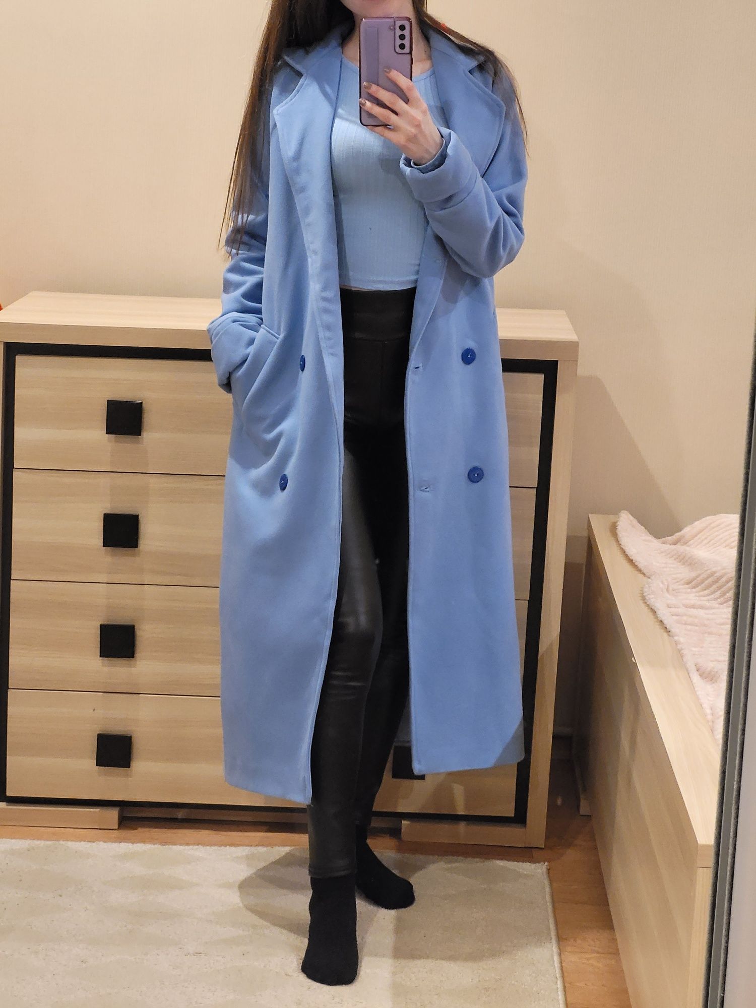 Нове пальто блакитного кольору