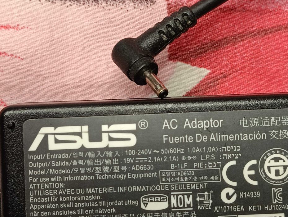 Зарядне до ноутбука блок живлення ASUS 19V 2.1A (2.5x0.7mm)