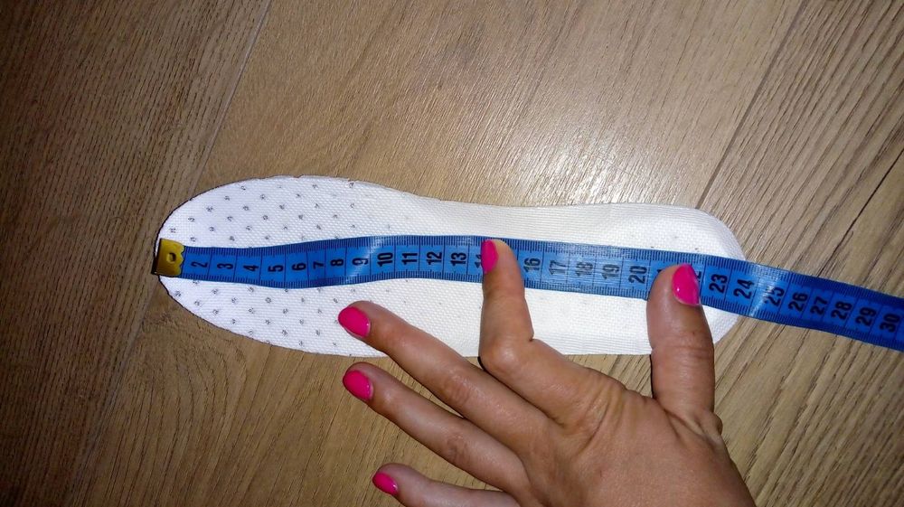 Кросівки жіночі р.36