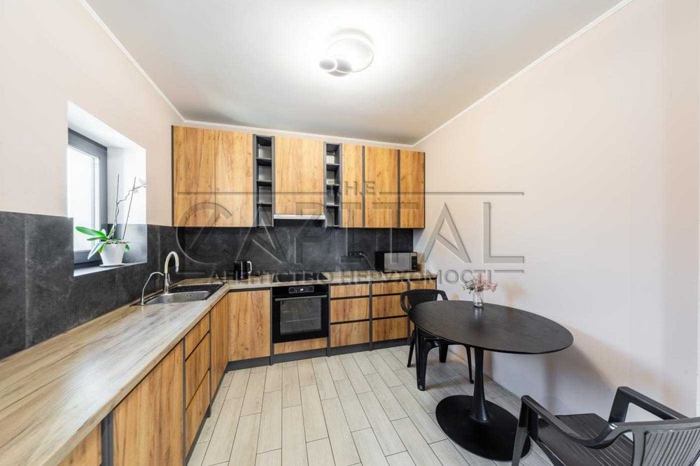 Продаж Дуплекс, Солом'янський район, пл. Шевченка, 180 м2