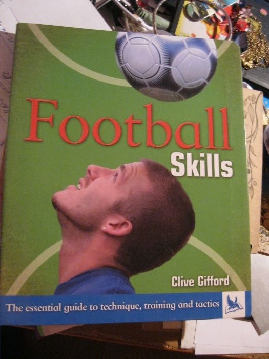 football skills Clive Gifford книга английский язык Клайв Гифорд