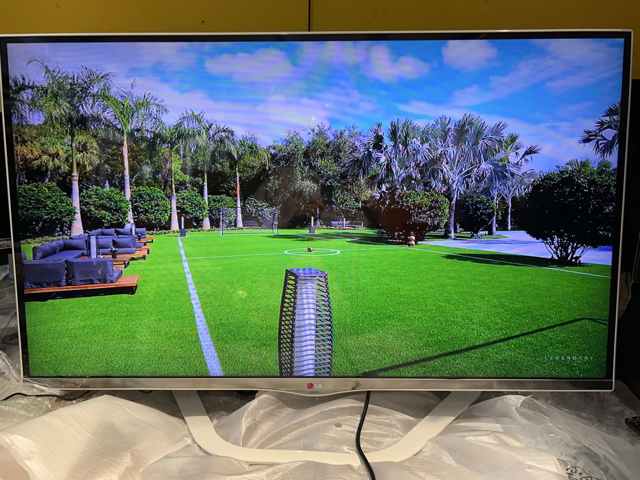Преміум 3D Телевізор білого кольору 47” LG 47LA667V Smart TV, сабвуфер