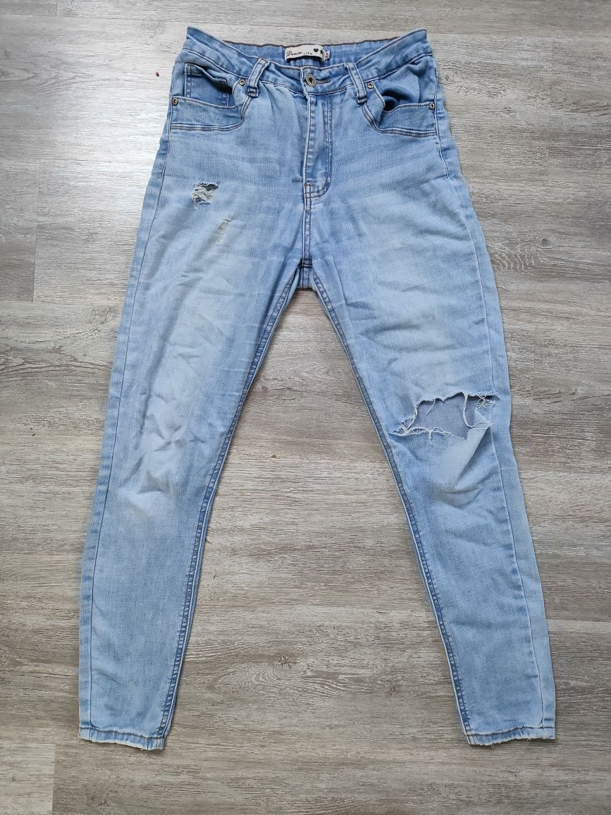 Spodnie jeansowe z dziura