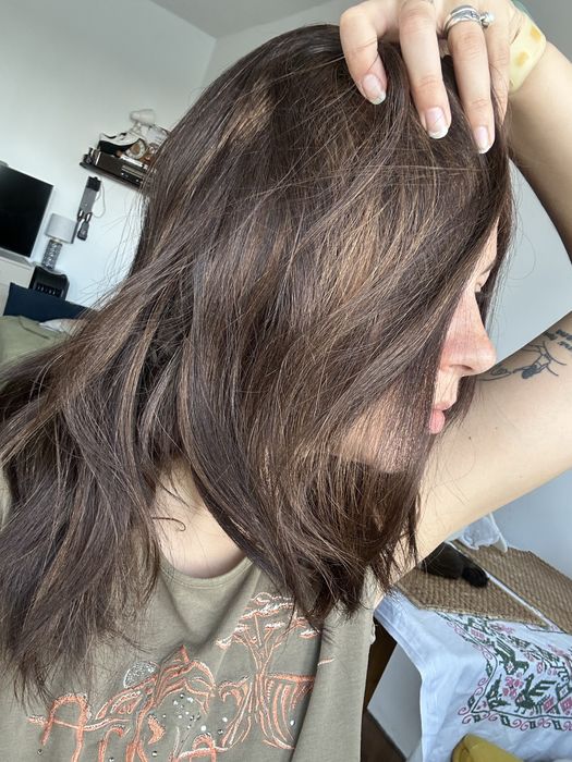 Peruka naturlany braz 100% wlosy ludzkie z delikatnymi pasemkami