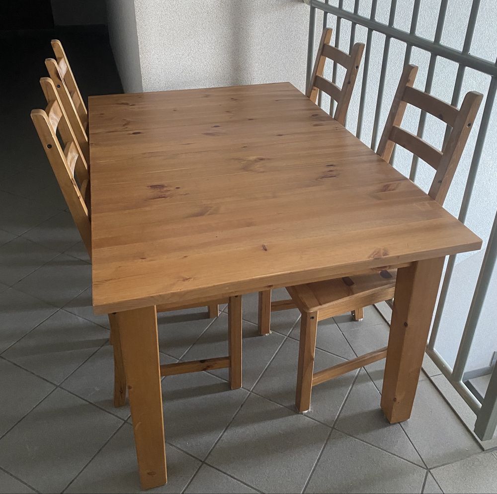 Stół rozkładany drewniany z  4 krzesłami