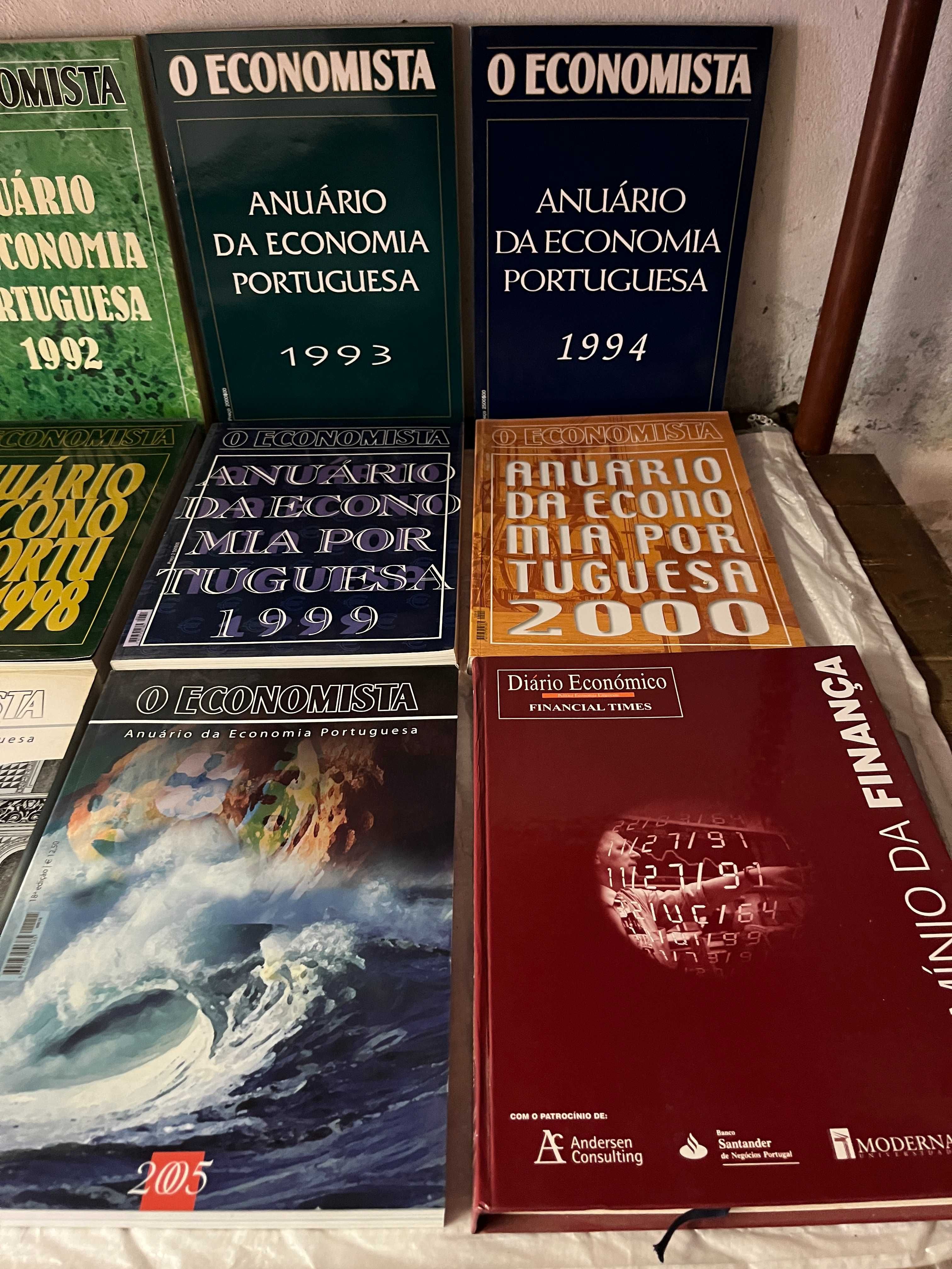 Lote de16 números do Anuário da Economia Portuguesa - 15 €