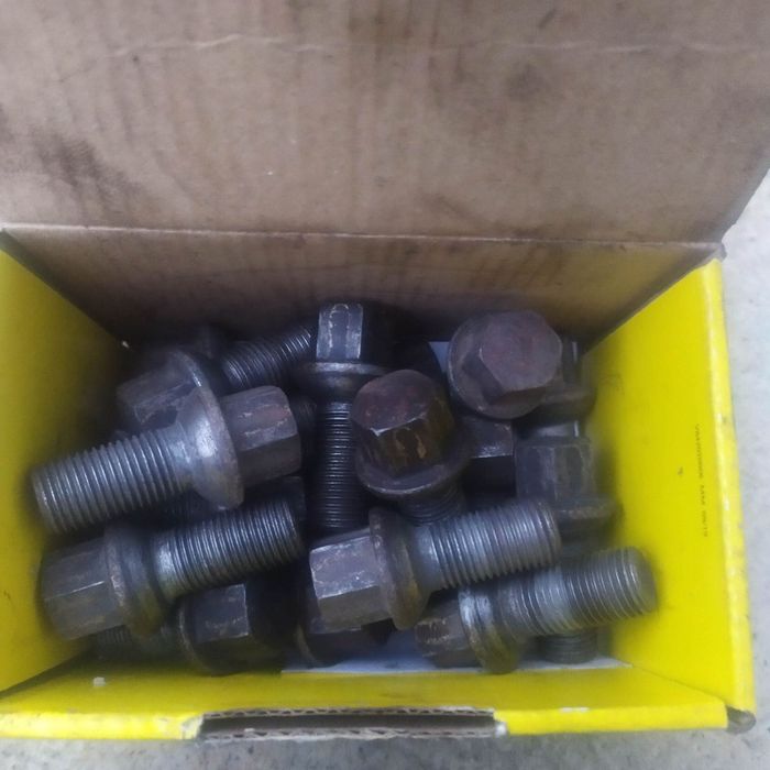 Болти під 17 ключ м14 1.5 98510 2W500 моторчик