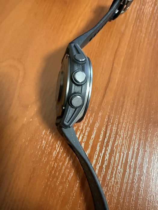 Garmin Fenix 8 43mm AMOLED Sapphire Carbon Gray DLC Titanium