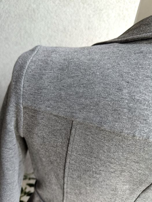 M S biust 46x2 Esprit żakiet dresowy przypinki na klapie kolnierza