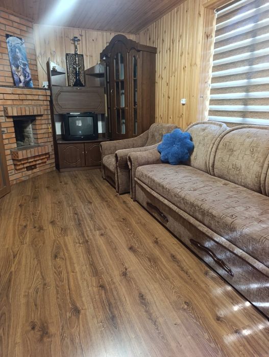 Продаж 2-поверх.чудового будинку біля водойми.