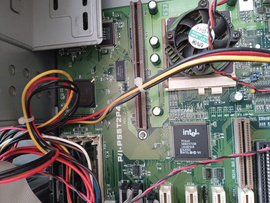 Retro  granie Stary  komputer SPRAWNY obudowa big full tower hi