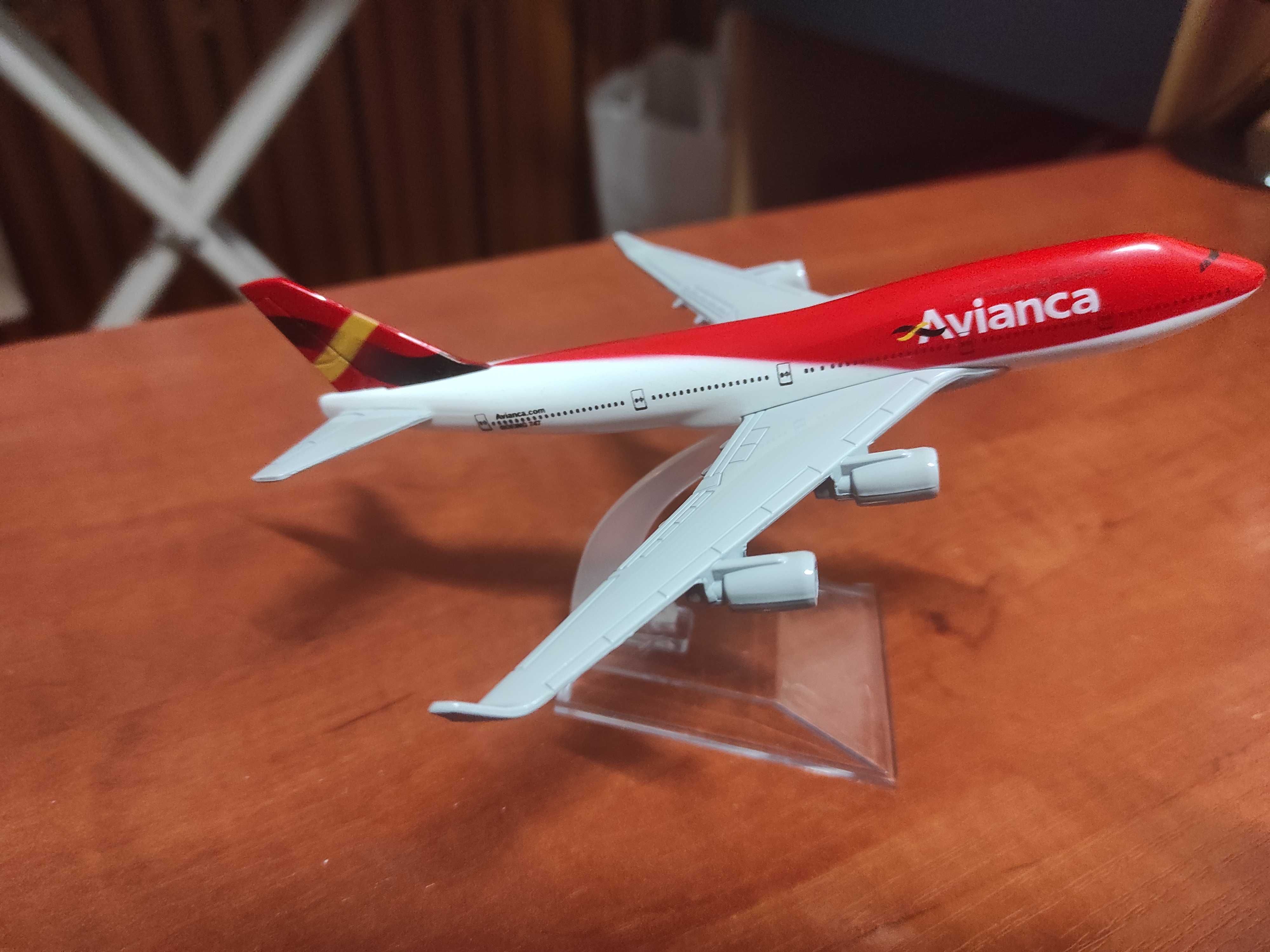 Nowy metalowy model samolotu Boeing 747