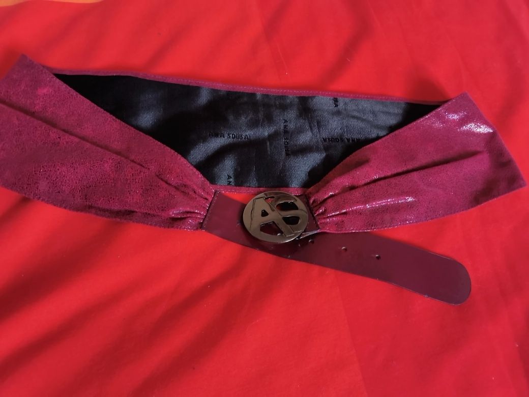 Cinto Vermelho Estiloso com Fivela Chic – Como Novo!