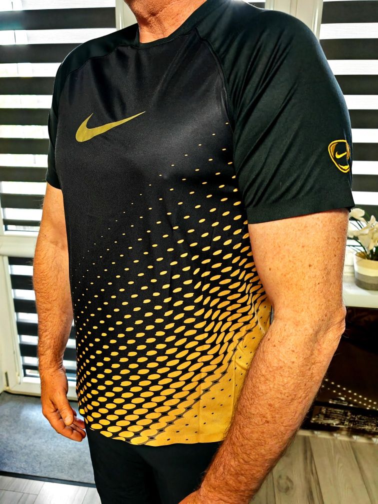 Super model koszulki technicznej Nike Dri-FIT rozm L nowa