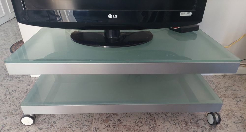 Conjunto de três mesas de apoio e mesa Tv