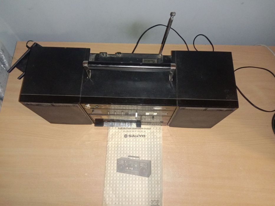 Японская магнитола 80-х годов Sanyo C 12 в коллекцию.