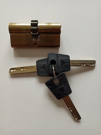 Vendo canhão Mul-T-Lock com 3 chaves
