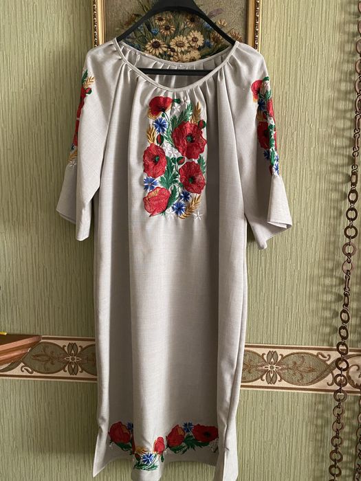 Платяя вишите з поясом