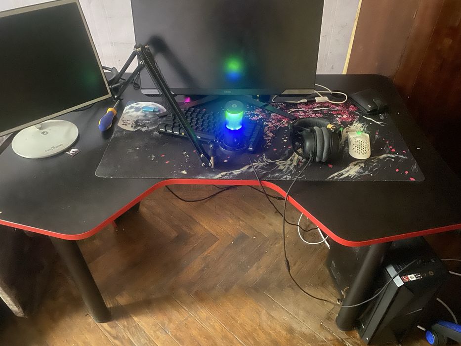 Продаю стол и стул, кому интересно звоните «/