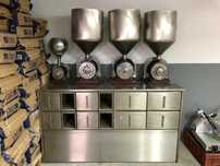 Moinhos de Café Industriais Vintage/Antigos com Bancada INOX