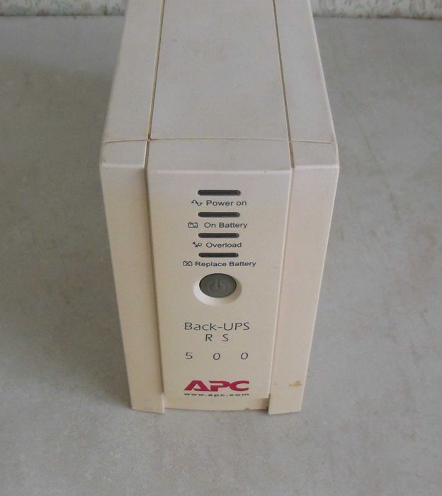 ИБП APC back-ups RS-500.