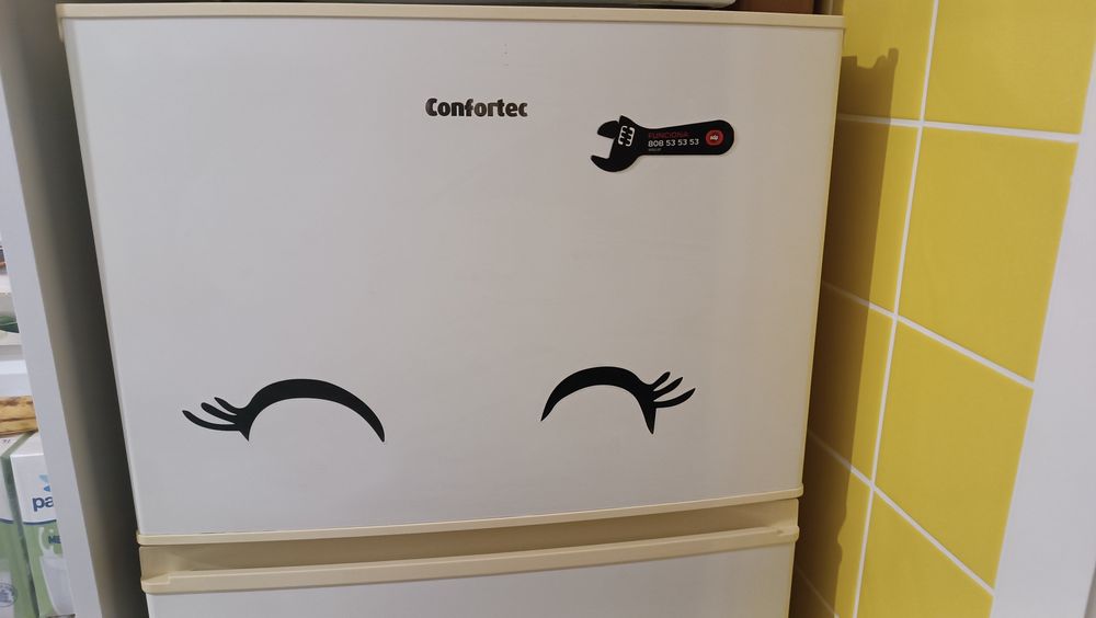 Frigorífico e microondas