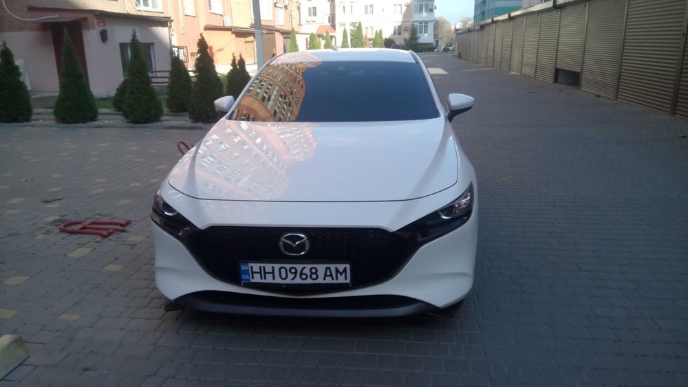 Мазда 3 автомат в белом цвете 2021г mazda 3 automat хэтчбек спорт авто