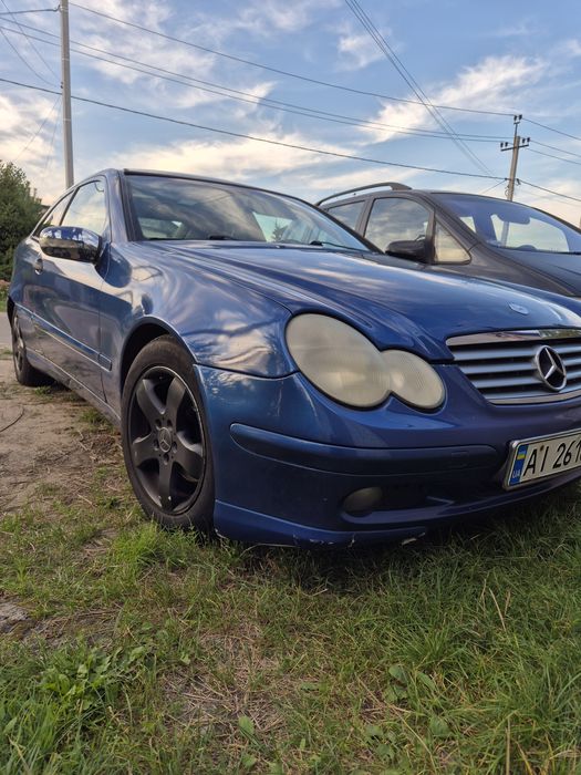 Смарагдовий  Мерседес-Веnz  С200 купе автомобіль на  газу