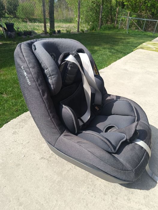 Fotelik samochodowy Maxi Cosi Pearl Pro z bazą FamilyFix One i-Size