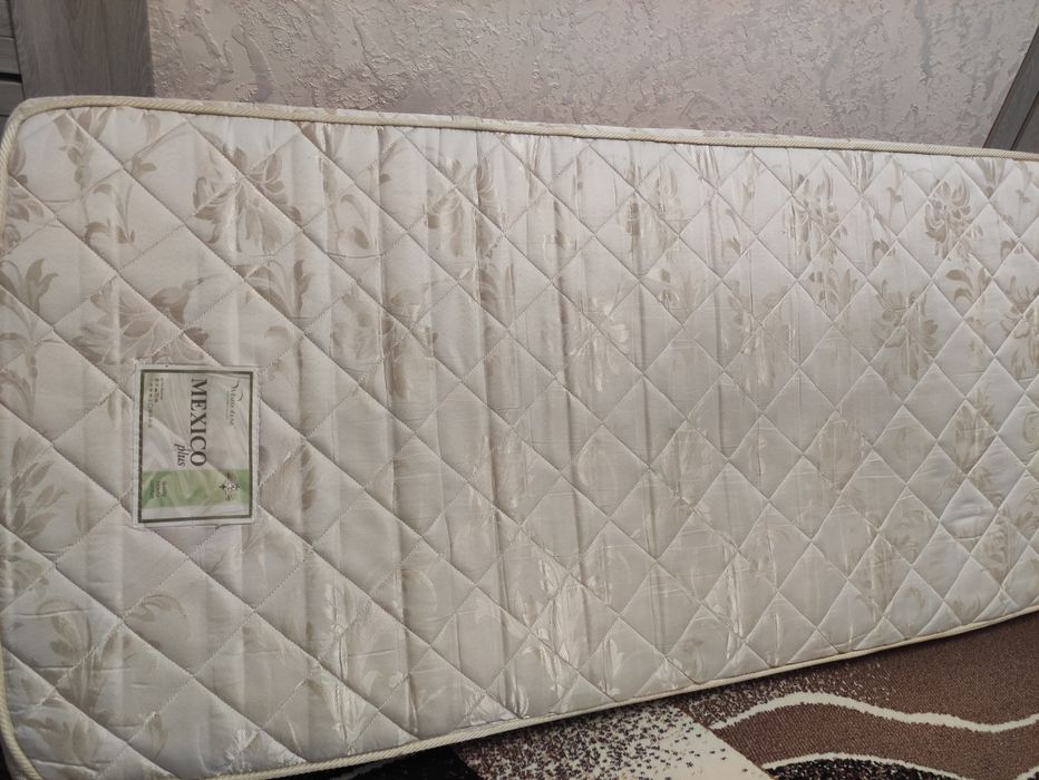 Матраци 90/190 в хорошому стані