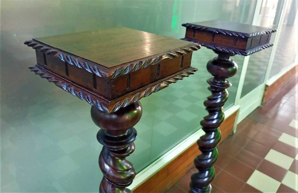 Par Colunas Pau Santo Castanho