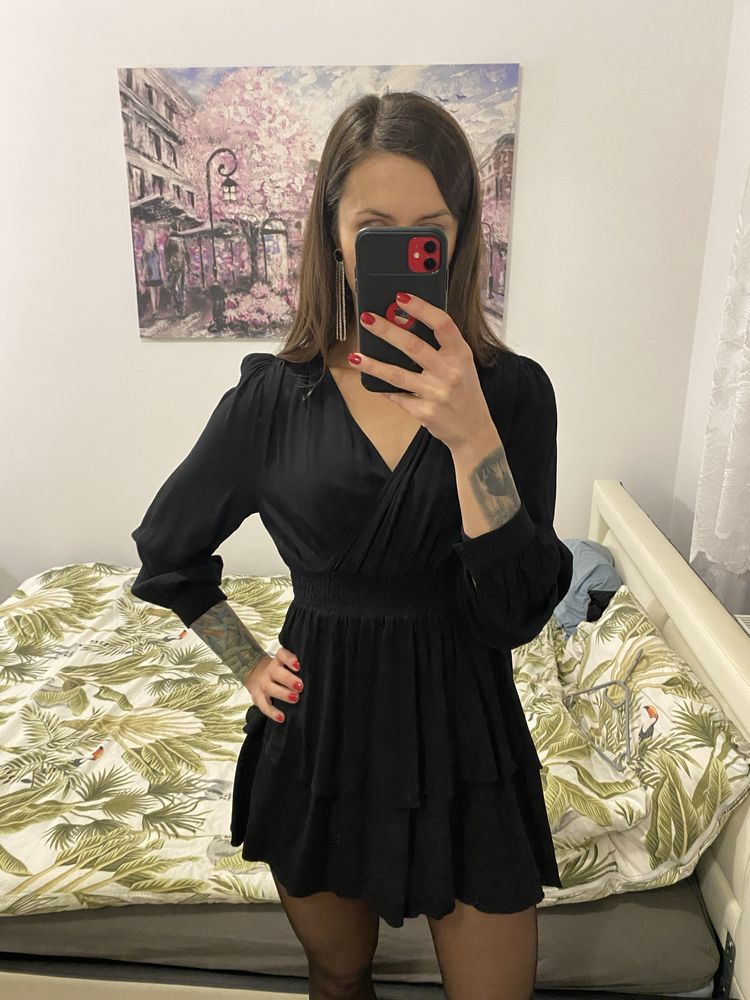 Czarna sukienka dekolt V Zara