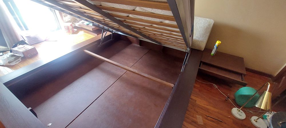 Cama de casal usada