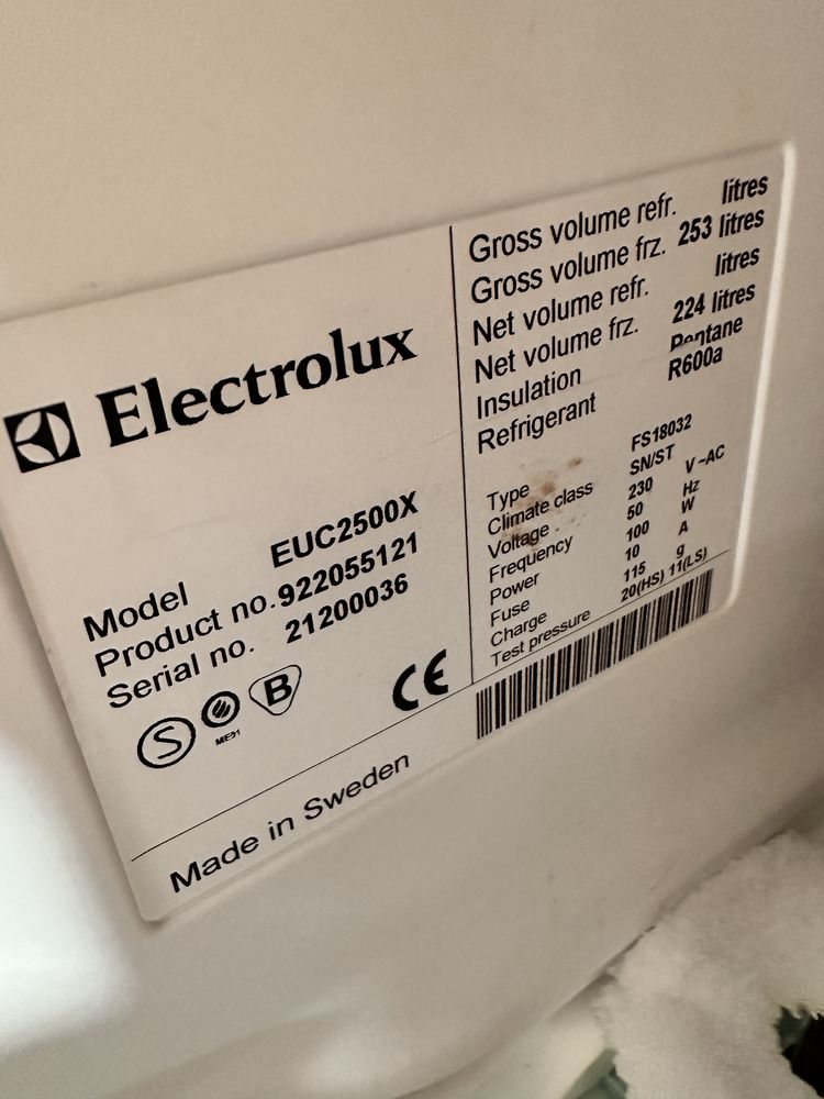 Arca vertical electrolux EUC2500X