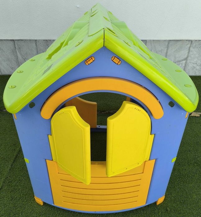 Casa de Brincar / Abrigo de Jardim (Playhouse)
