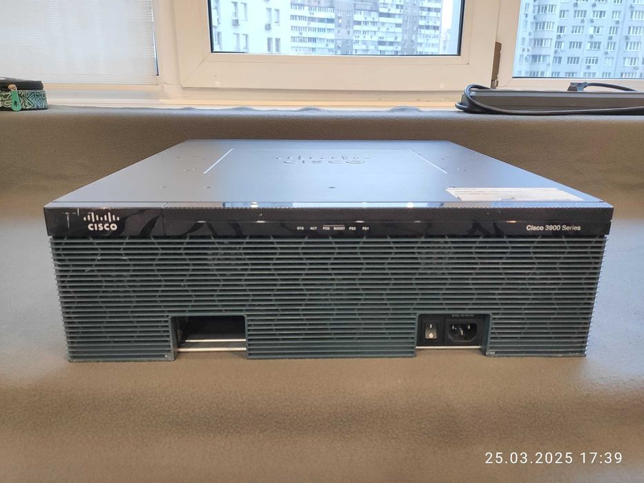 Маршрутизатор Cisco 3945/K9 SPE150/K9, 3x Gigabit Ethernet