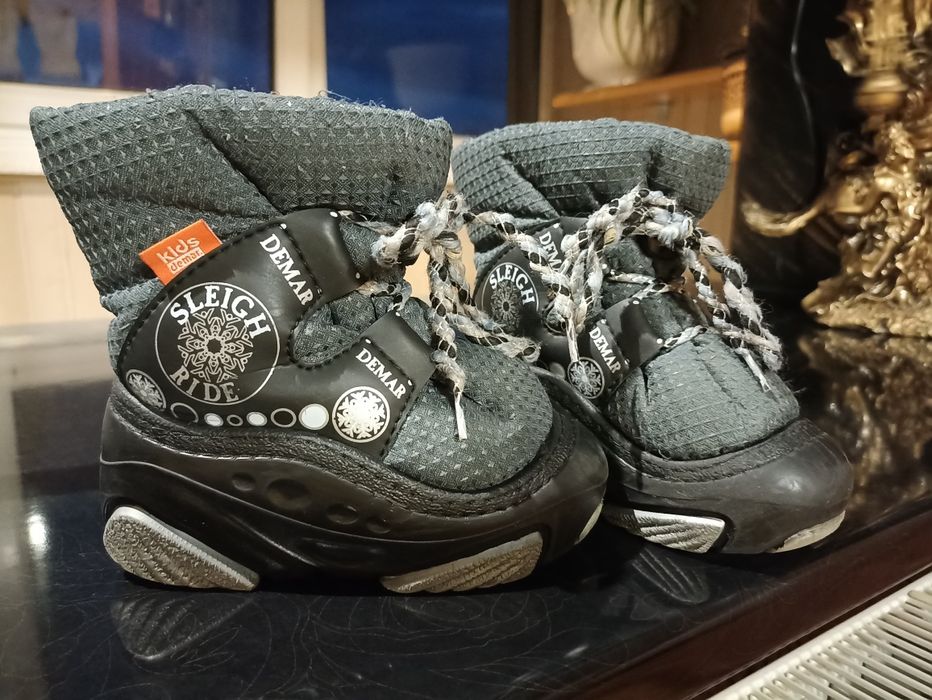 Чоботи. Черевики. Уги.