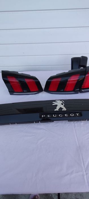 Фонарь накладка Peugeot 5008 Пежо Led
