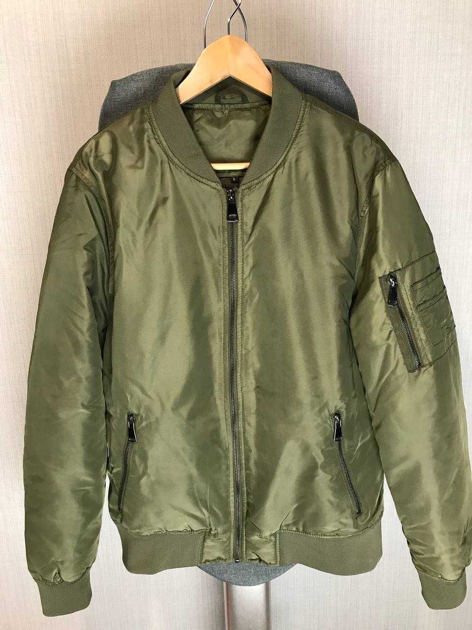 Демісезонна куртка бомбер чоловіча зелена утеплена, розмір:M-L
