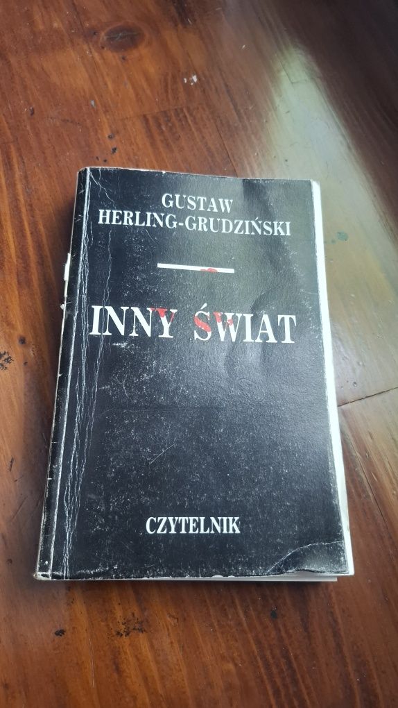 Inny świat, Gustaw Herling-Grudziński