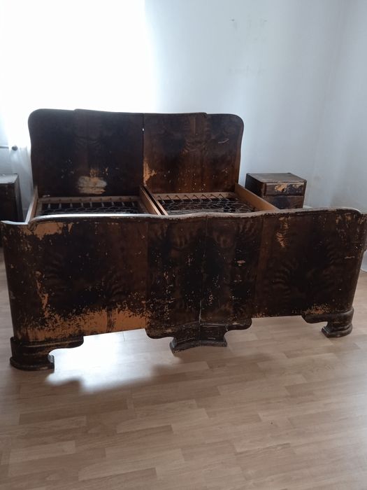 Łóżko drewniane z szafkami z lat 30 tych do renowacji.