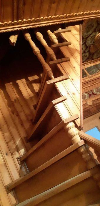 Сходи дубові.хороший стан.,