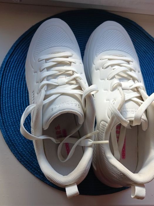 Біленькі красовочкі .