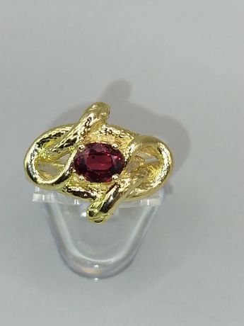 Золотой перстень Бирманская  Шпинель  и черные бриллианты