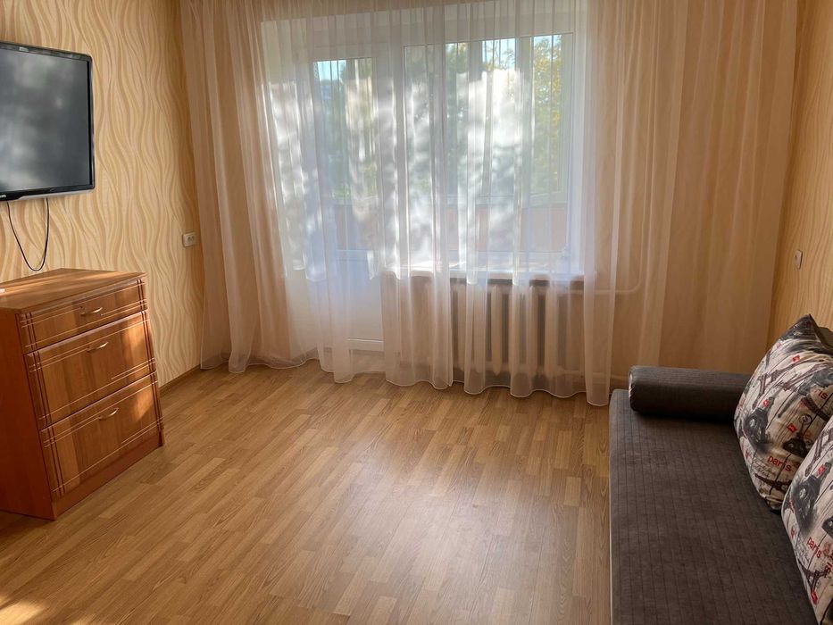 Сдам 1-к квартиру посуточно  ж/м Тополь1/  б.  Космическая, Мечникова