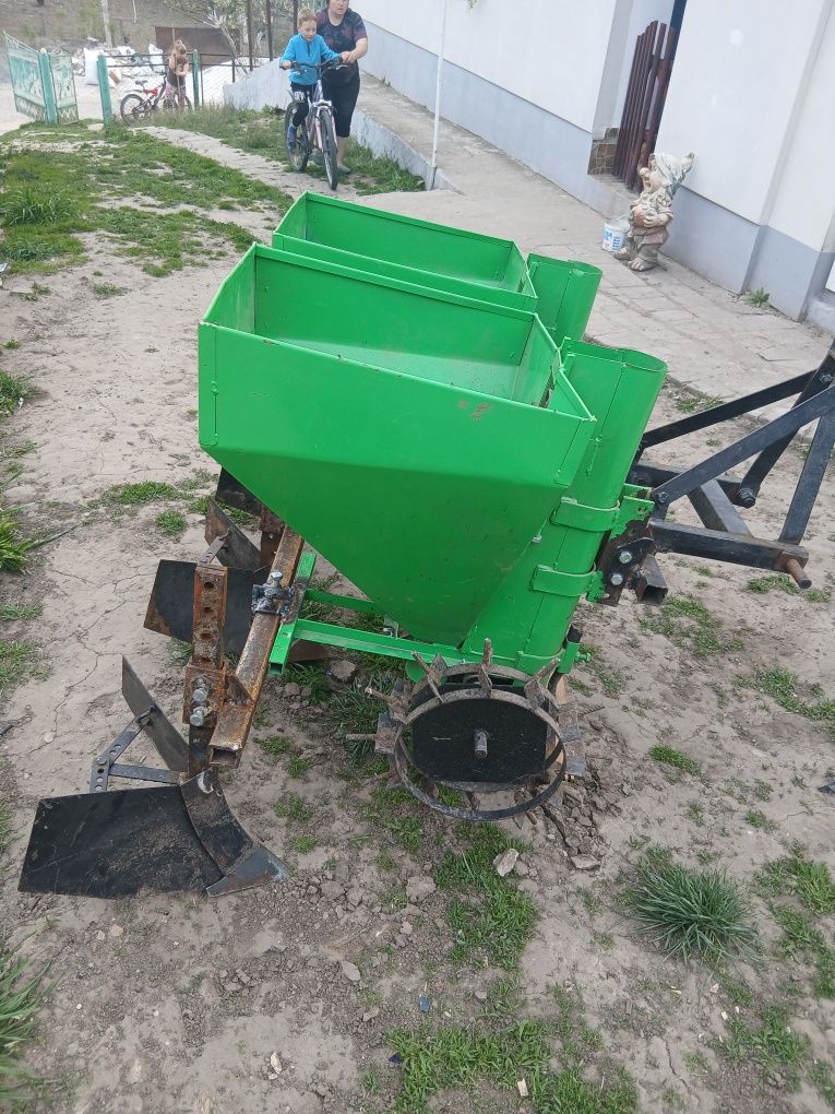 Продам картоплесажалку