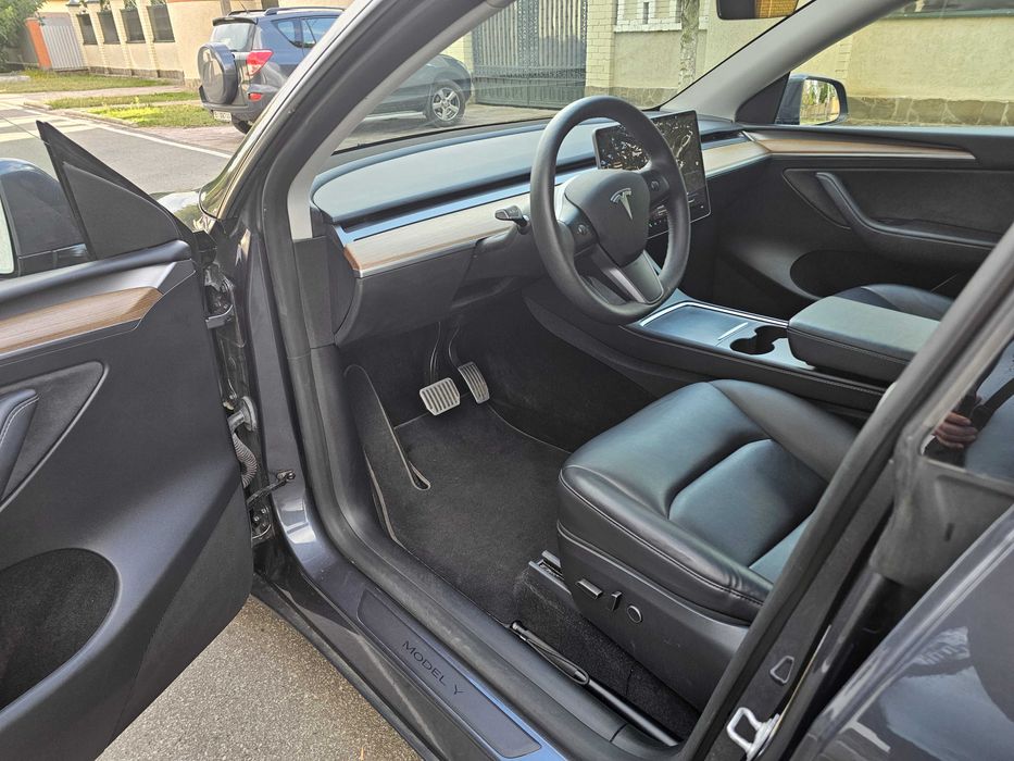 Tesla Model Y 2023 Long Range Dual Motor