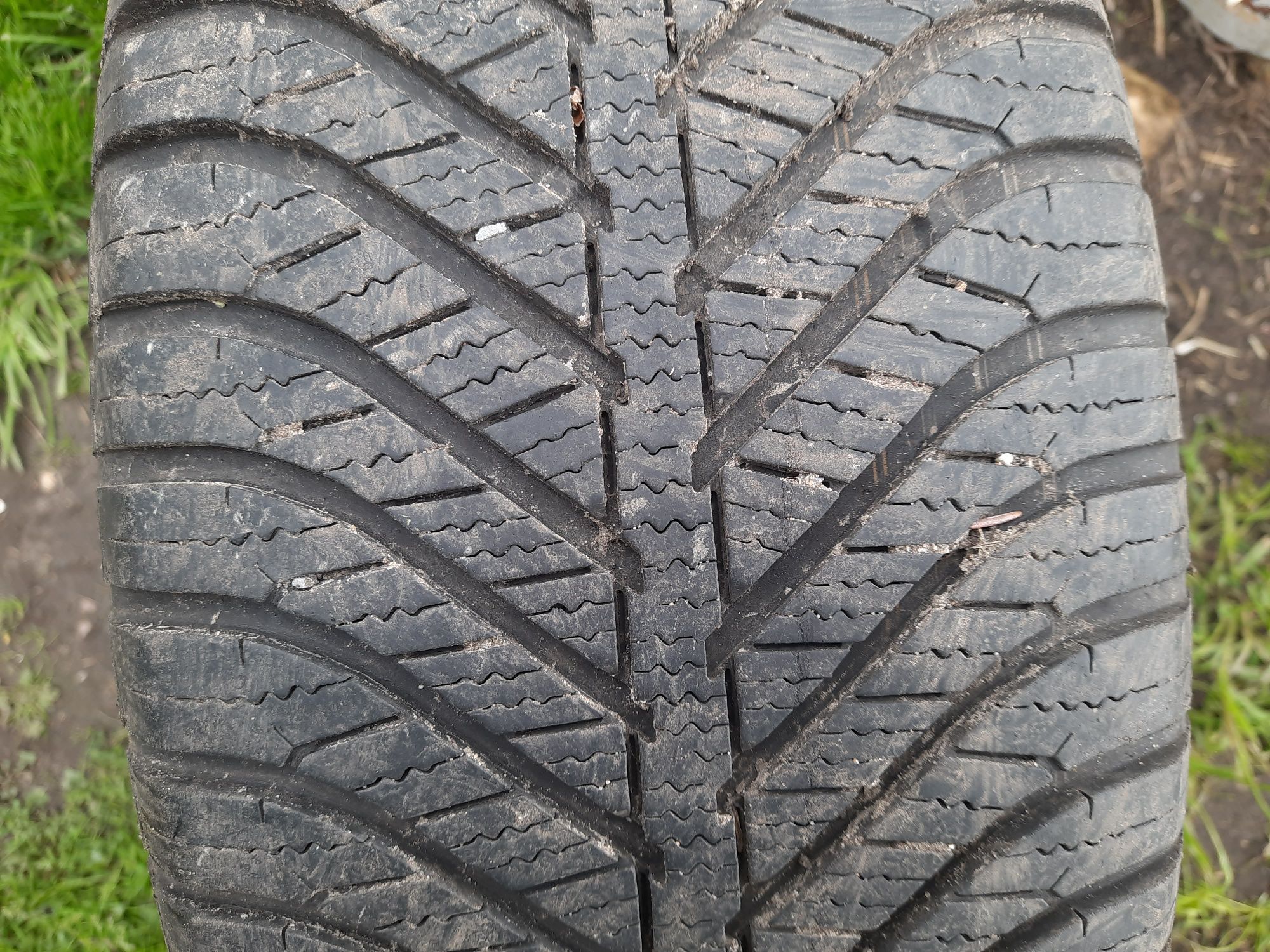 Sprzedam oponę goodyear vector 4 seasons 215/55R16